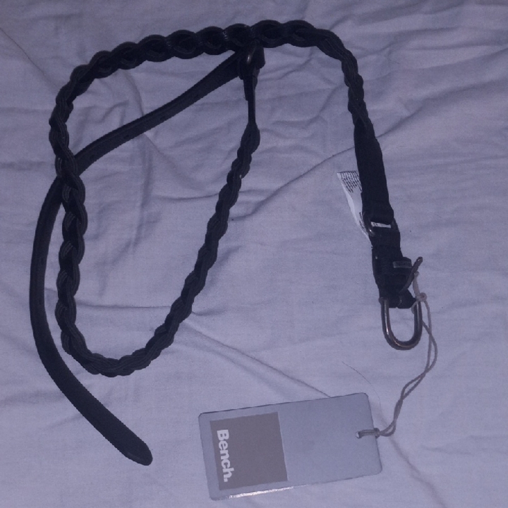 Bench Black Belt with Sleek Design